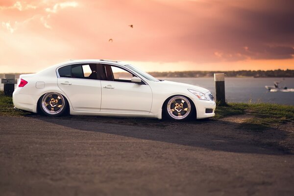 White infiniti car and water