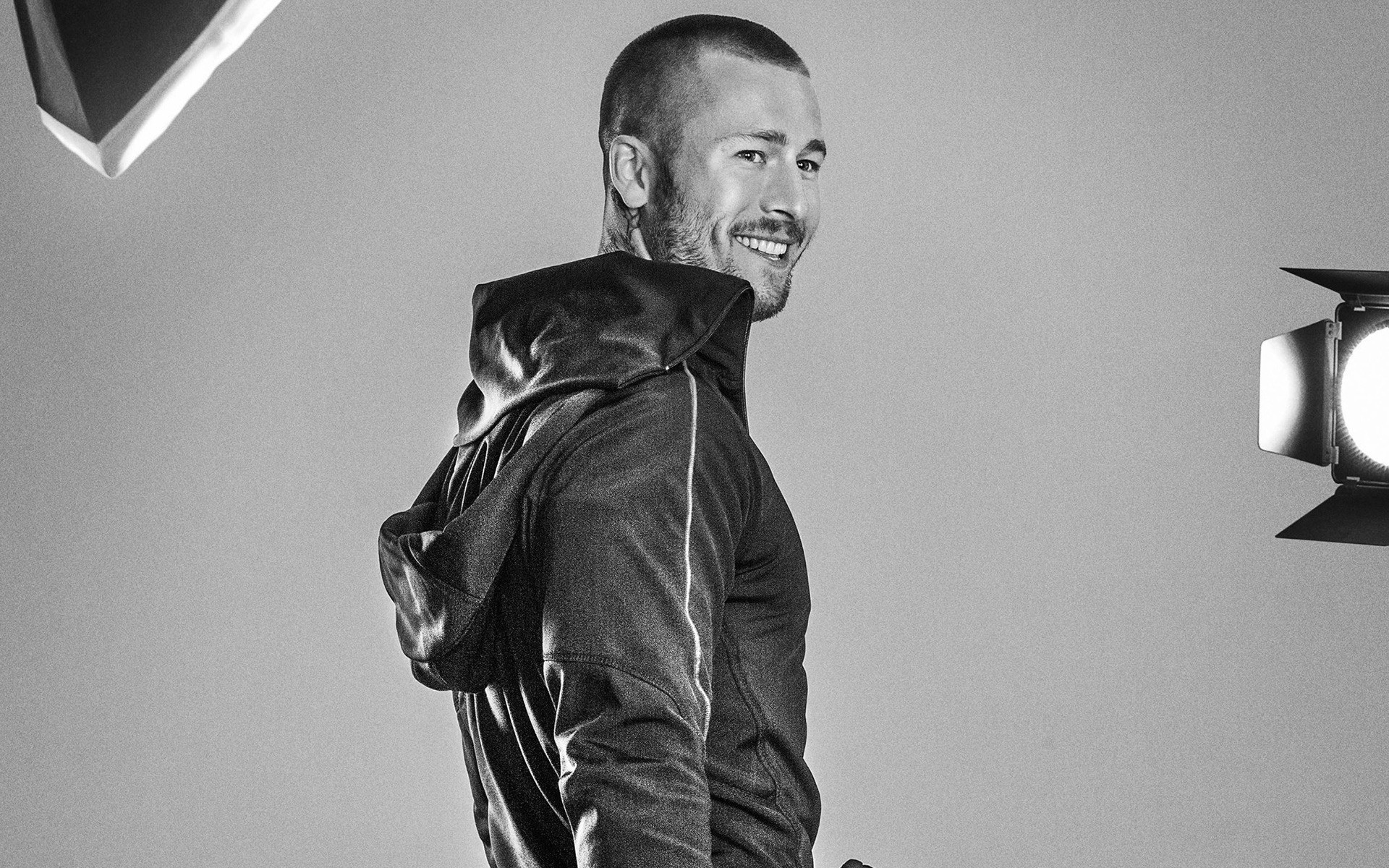 films portrait adulte un homme musicien musique glen powell les expendables 3