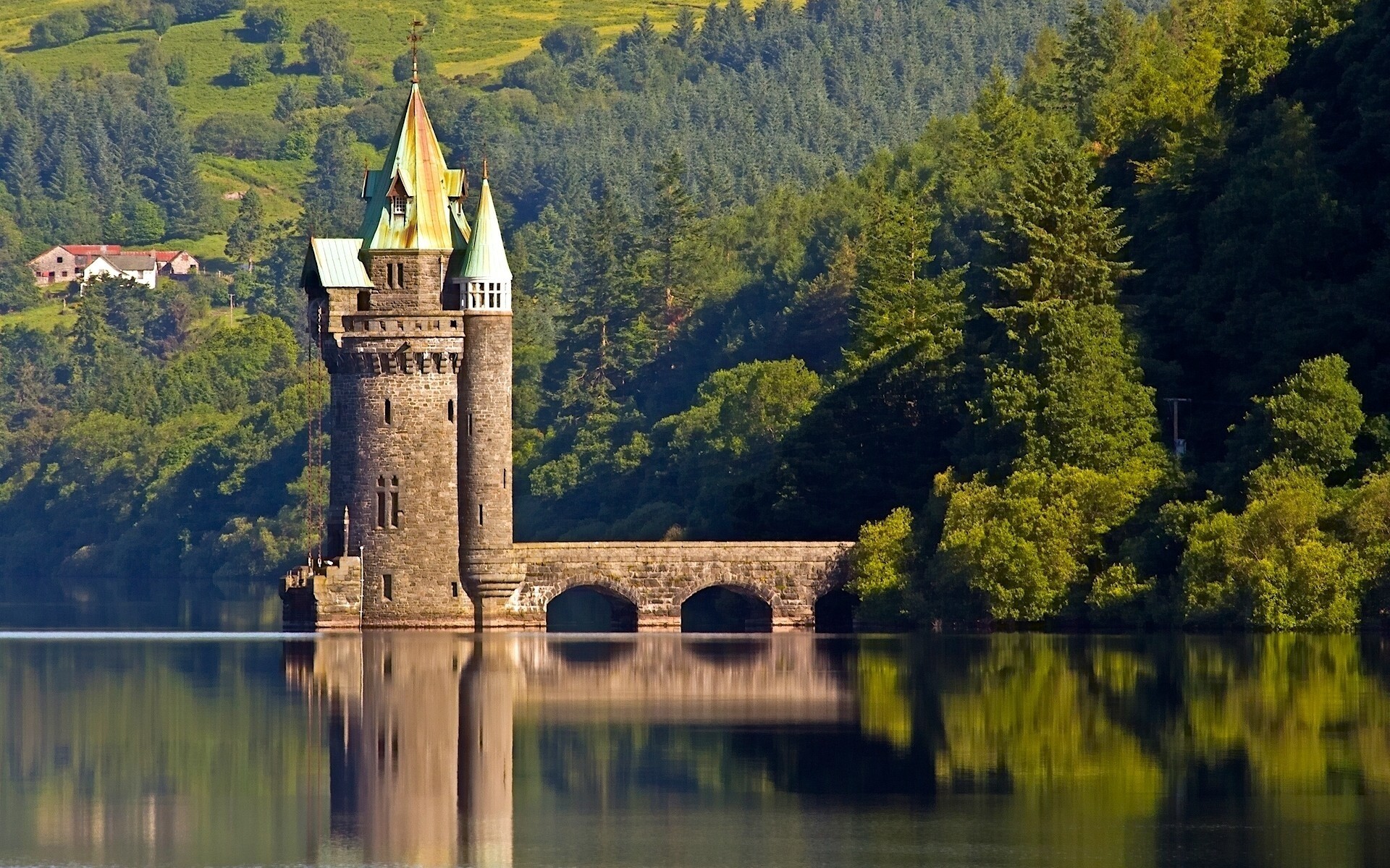 regno unito lago fiume acqua riflessione all aperto viaggi legno natura architettura cielo legno luce del giorno paesaggio ponte scenico autunno torre virnwy inghilterra lago virnwy