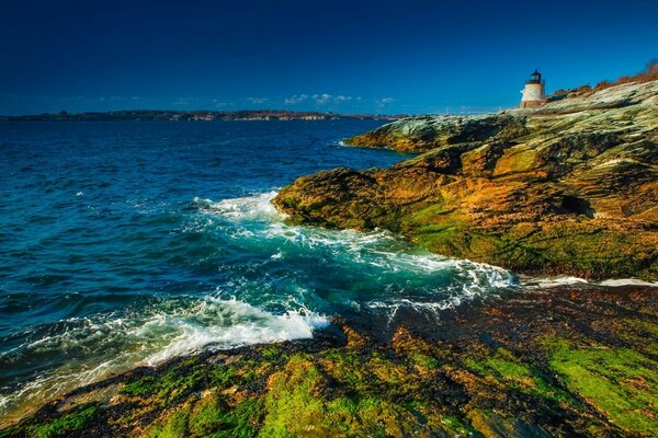 Costa del mare, vista sul faro