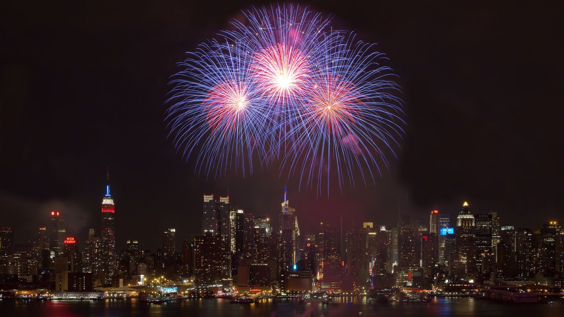 feriados cidade casa luz arquitetura noite urbano iluminado festival cidade moderno crepúsculo viagem fogos de artifício skyline céu negócios arranha-céu reflexão ponte