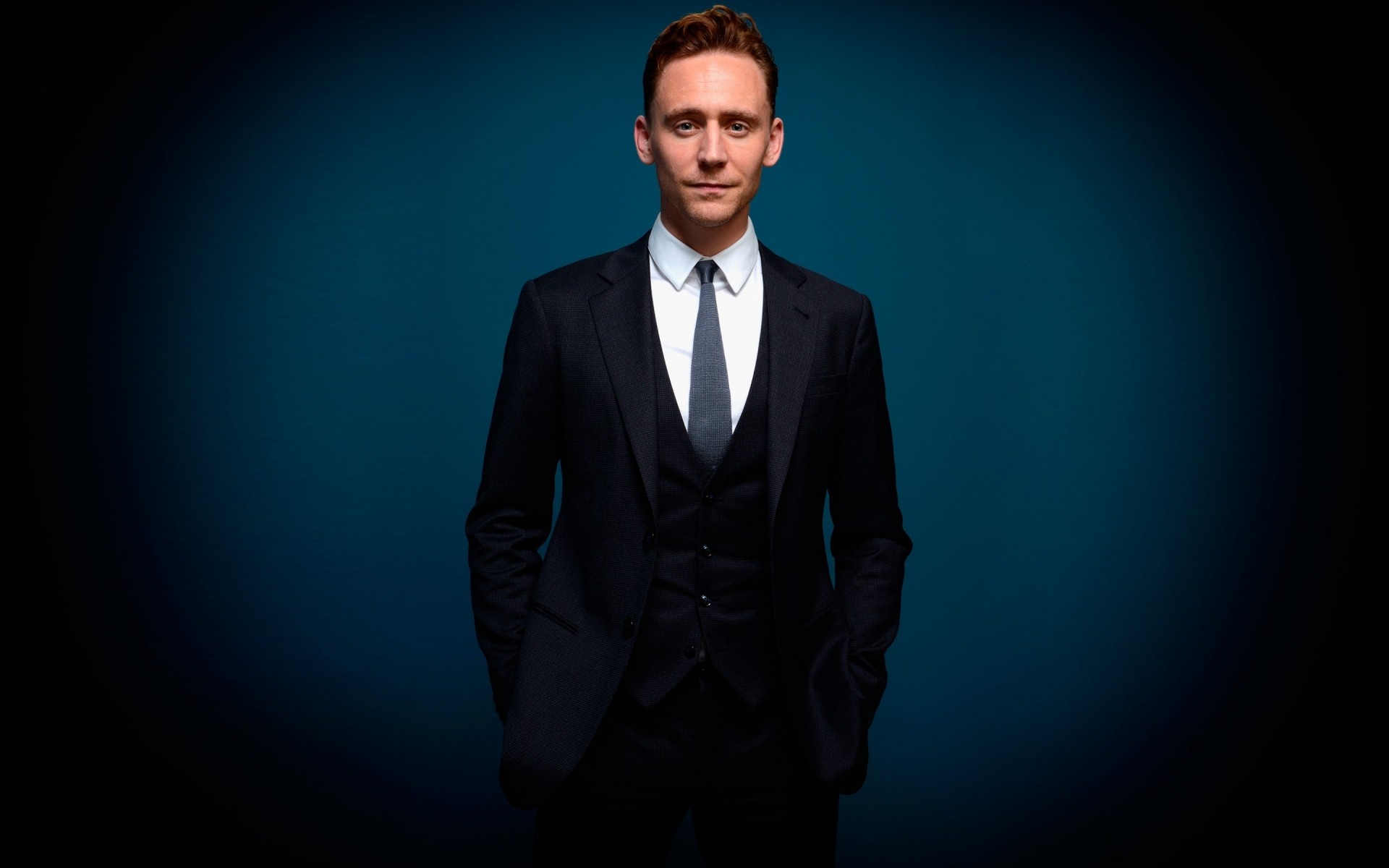 homens solteiro o negócio homem retrato adulto tom hiddleston atores celebridade celebridade