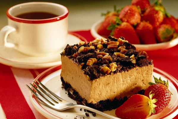 Délicieux gâteau de café sur la table