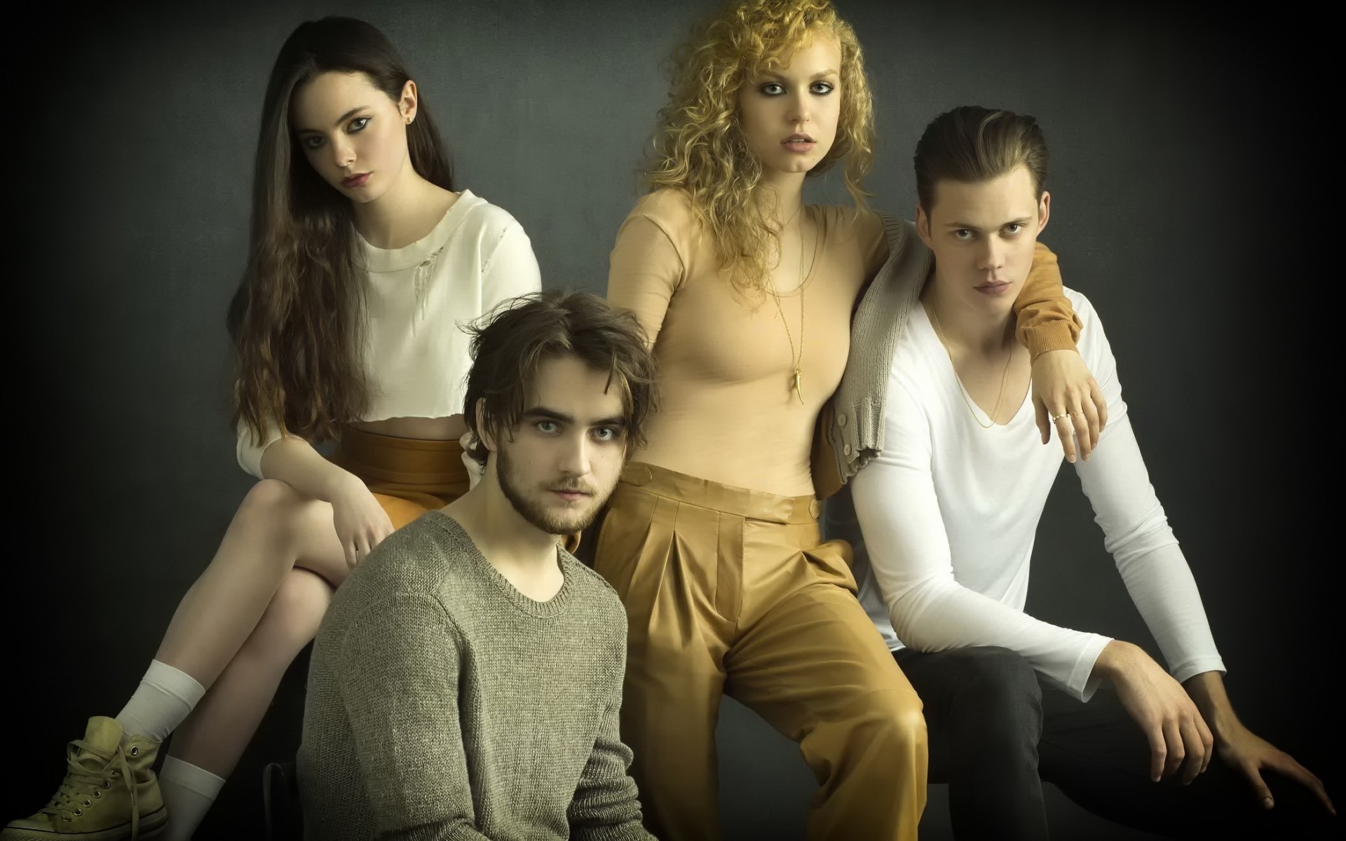 televizyon dizisi kadın portre yetişkin kız yüz ifadesi adam esmer moda giyinmek kapalı stüdyo bill skarsgard landon liboiron penelope mitchell freya tingley hemlock grove