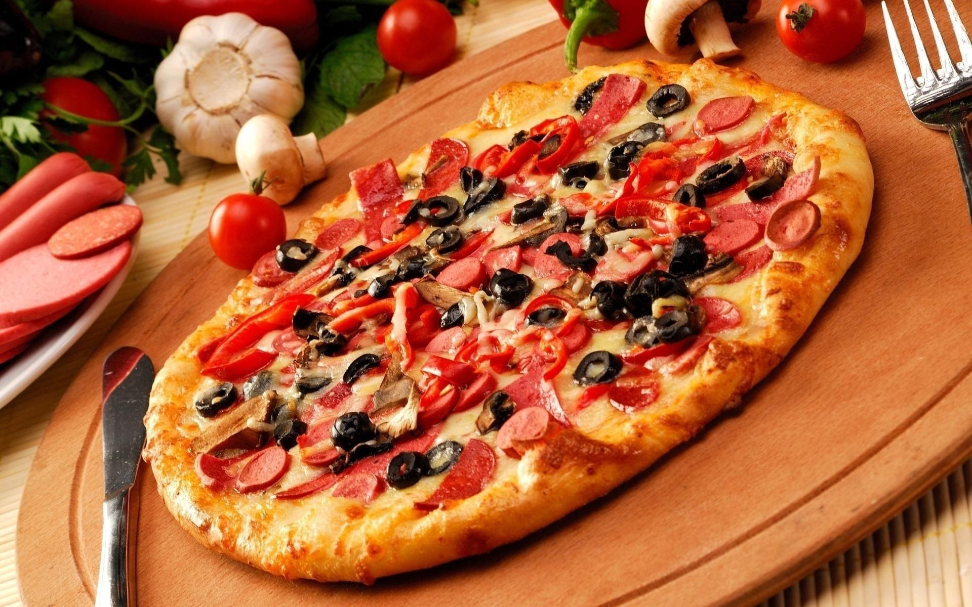 pizza cheese pepperoni crust dough mozzarella salami tomato fast food refreshment slice mushroom ham pie supreme meal sauce lunch pastry