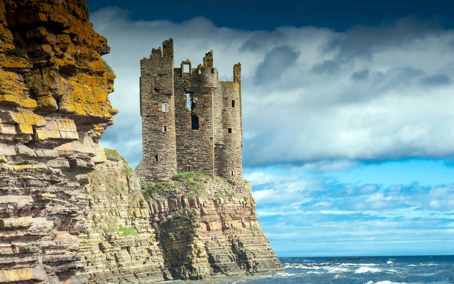 otras ciudades arquitectura castillo viajes gótico antiguo fortaleza cielo viejo punto de referencia torre casa turismo piedra al aire libre fortificación pared escocia castillo caso paisaje magnífico