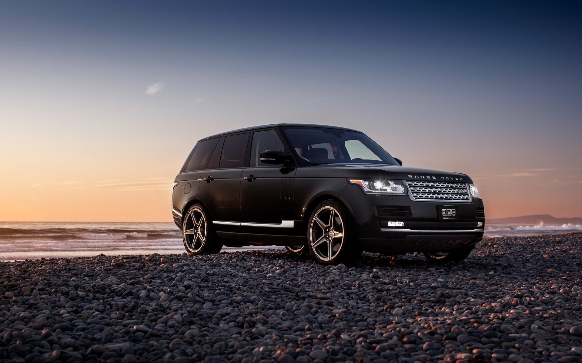 range rover plaża zachód słońca samochód samochód ocean morze piasek niebo podróże woda morze krajobraz słońce system transportu luksusowe samochody samochody mięśniowe czarny range rover samochody 4x4