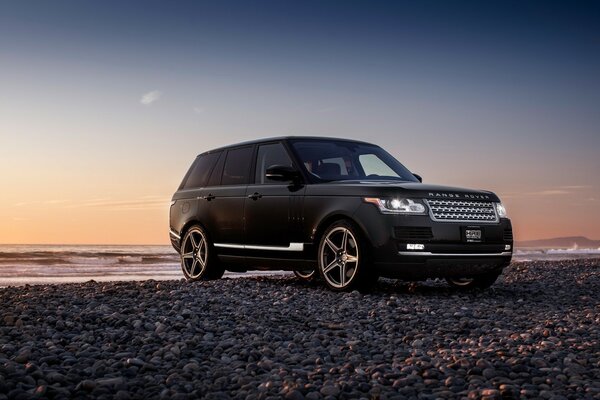 A chic car and the noise of nature