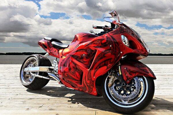 Moto de sport rouge