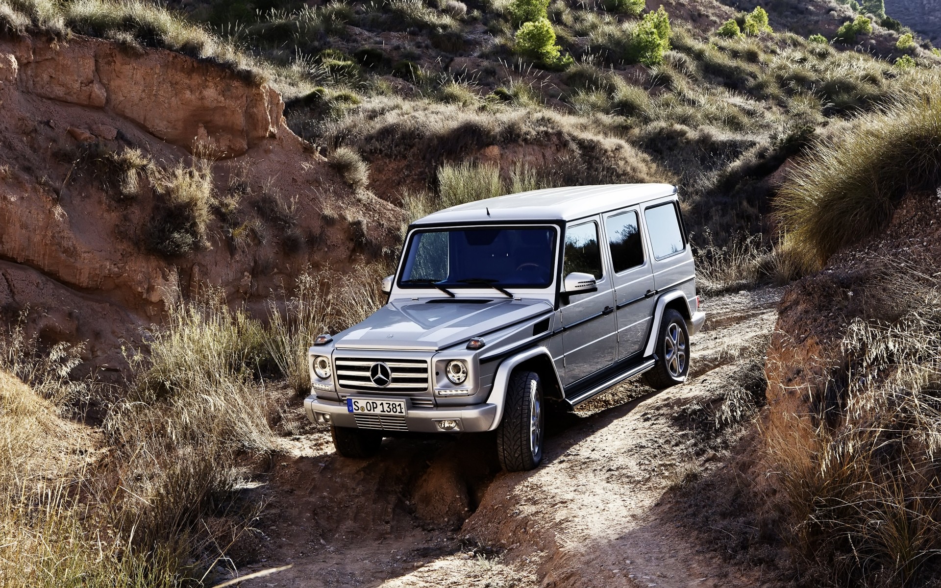 mercedes-benz carro carro viajar ao ar livre sistema de transporte estrada natureza paisagem classe g mercedes classe g