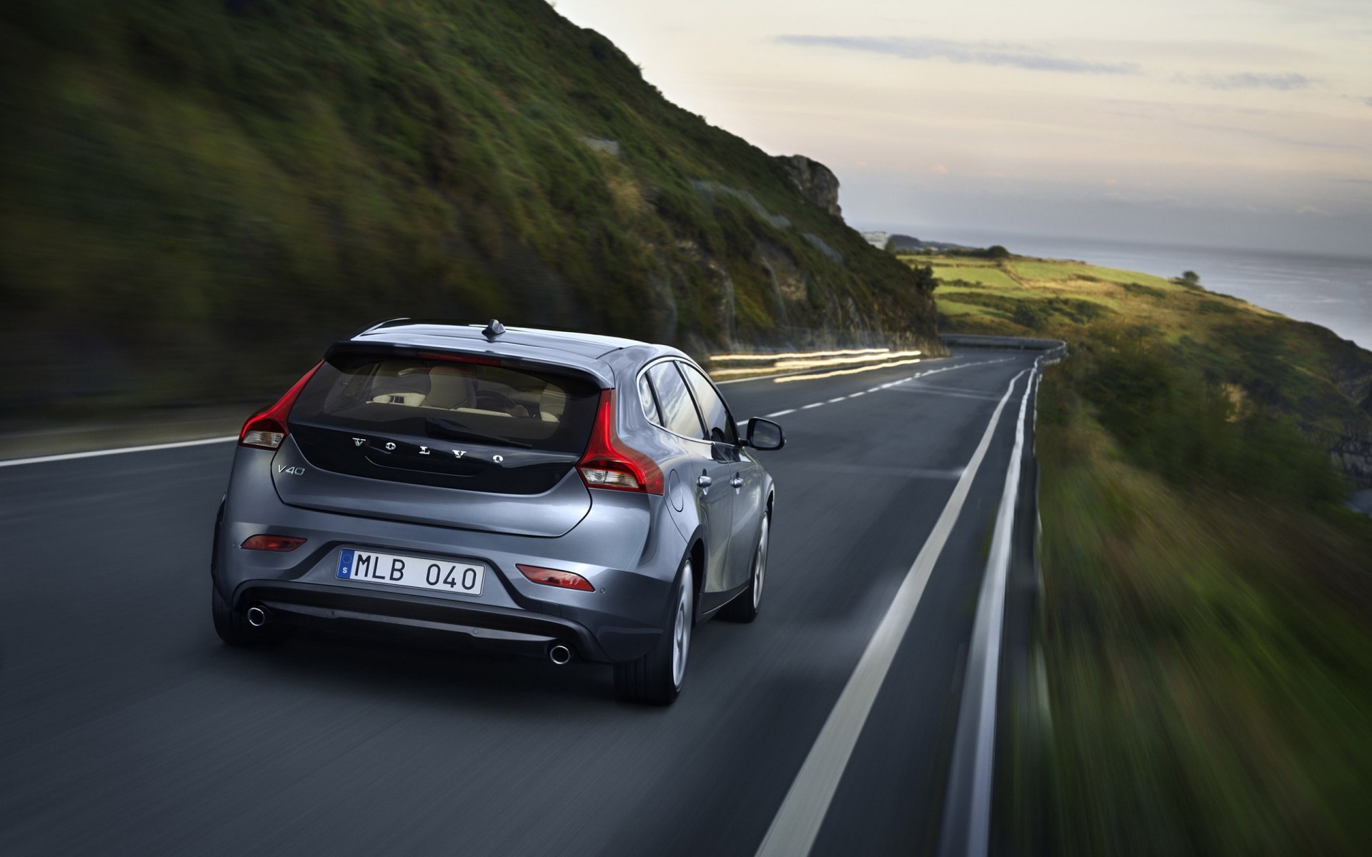 volvo carro asfalto carro apresse-se estrada sistema de transporte chernushka rápido calçada viagens ação borrão unidade