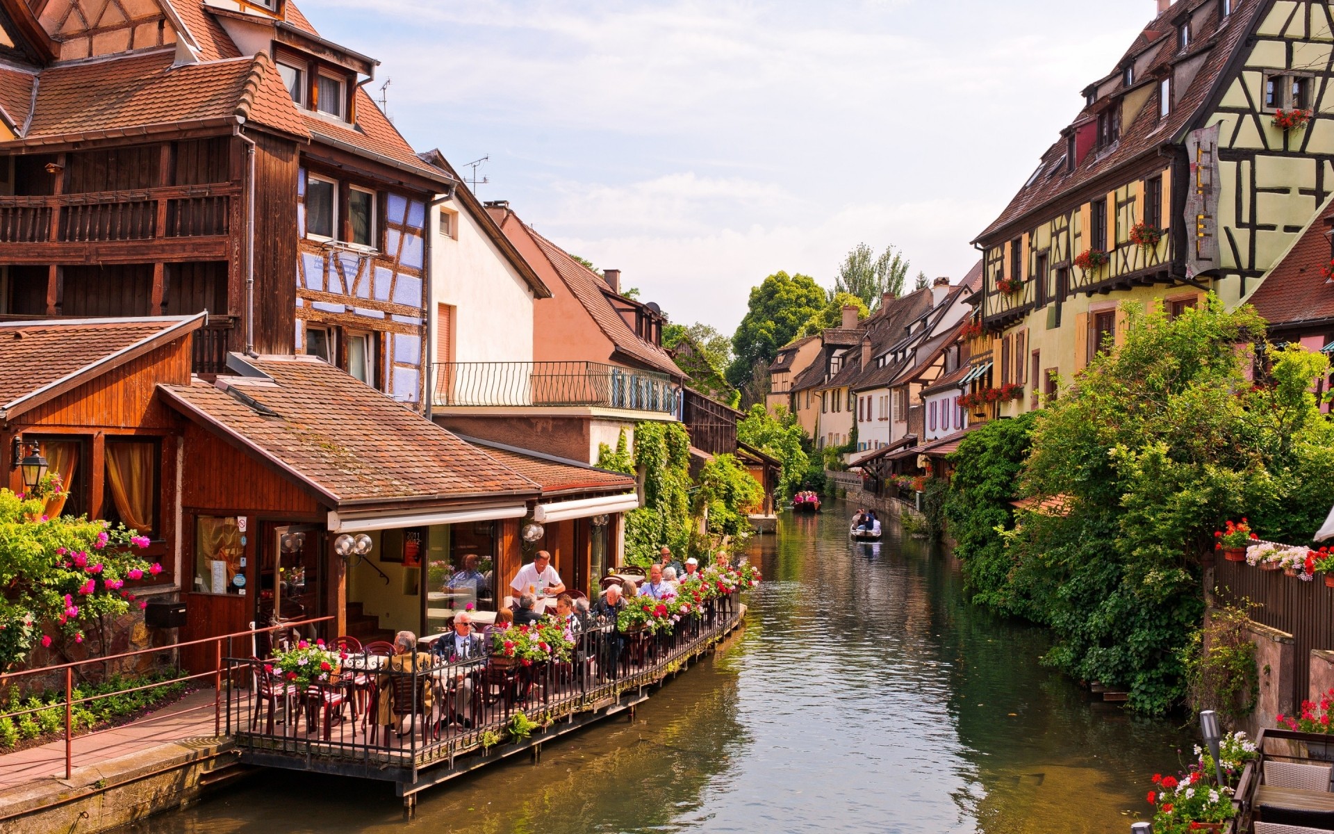 francia architettura casa viaggi casa turismo città canale acqua strada città fiume tradizionale vecchio all aperto turista vacanza urbano colmar alsazia paesaggio