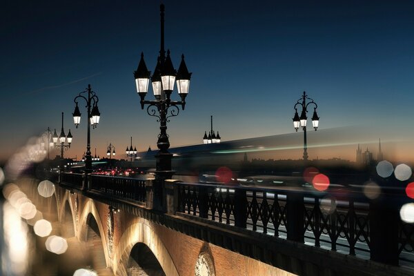 Un hermoso puente en Francia