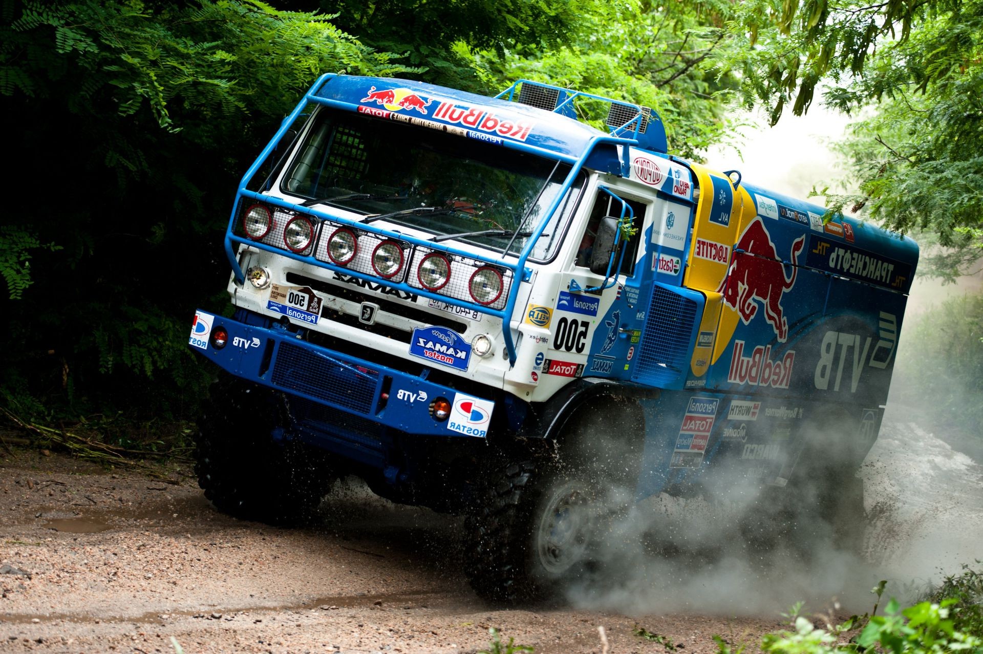 lkw rallye auto rennen auto wettbewerb beeilen sie sich meisterschaft lkw straße schnell transportsystem aktion fahren fahrer spur staub