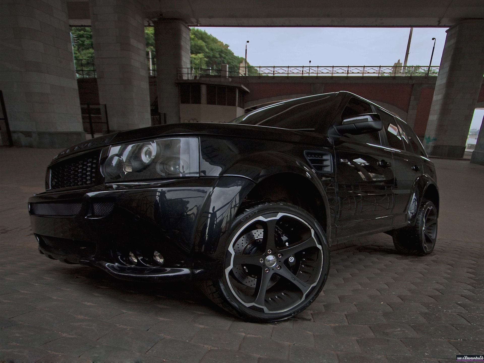 suv auto auto räder transportsystem anzeigen automobil fahren klassisch ausstellung bürgersteig straße straße coupé motorhaube