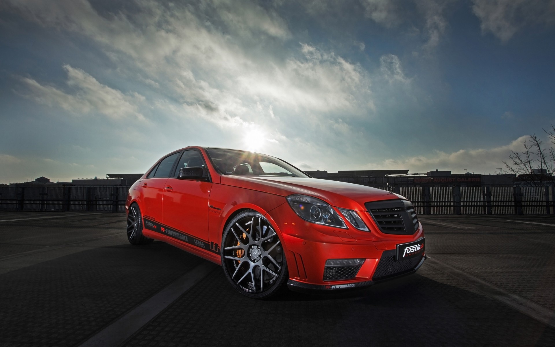 mercedes-benz coche coche asfalto negro prisa sistema de transporte acera automotriz rápido carretera mediodía acción unidad ruedas carreras