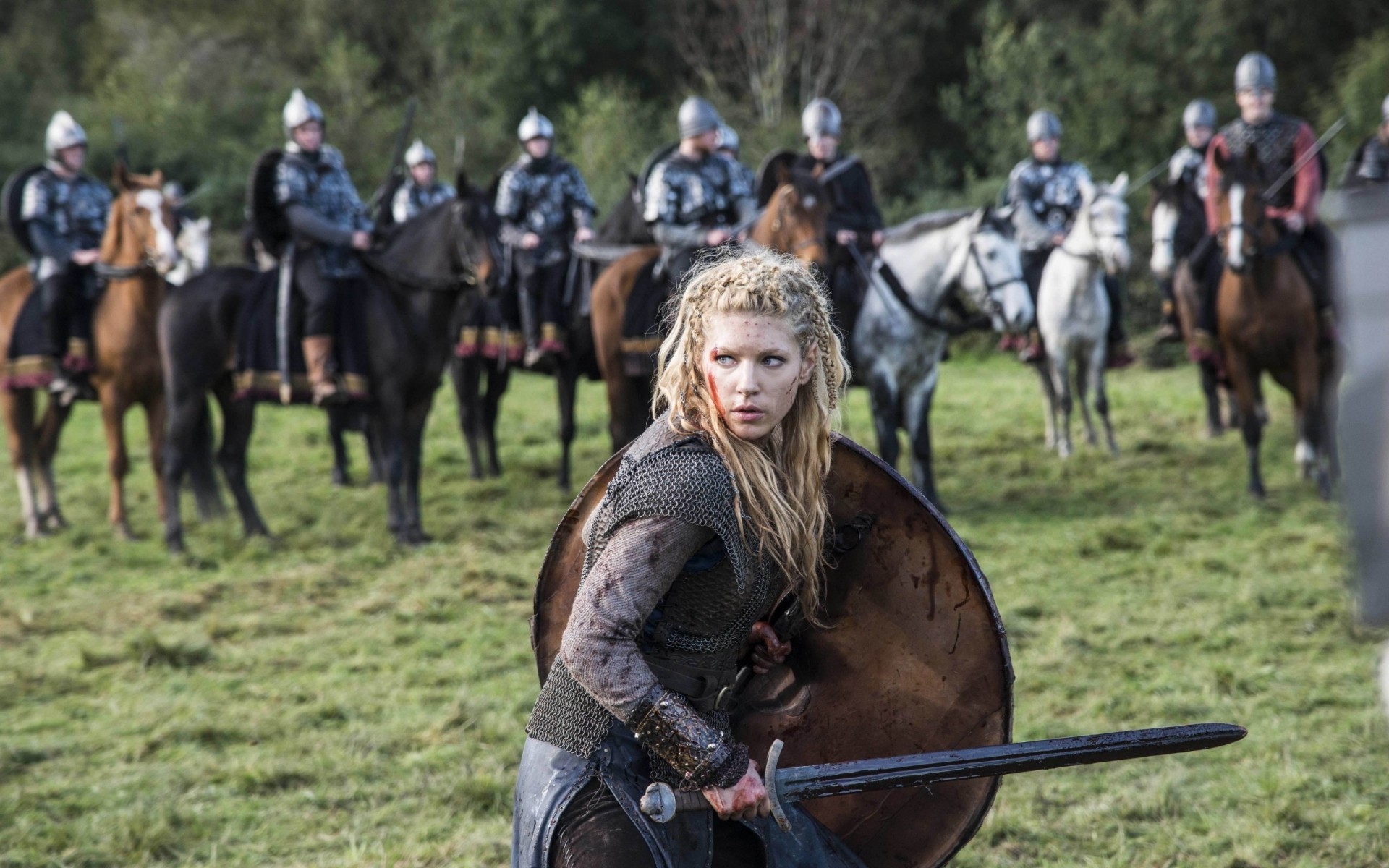 série télévisée cavalerie militaire équestre guerre assis armée concours armes loisirs mammifère cheval jockey soldat combat pistolet groupe course bataille cavalier vikings lagertha catherine winnik épée bouclier