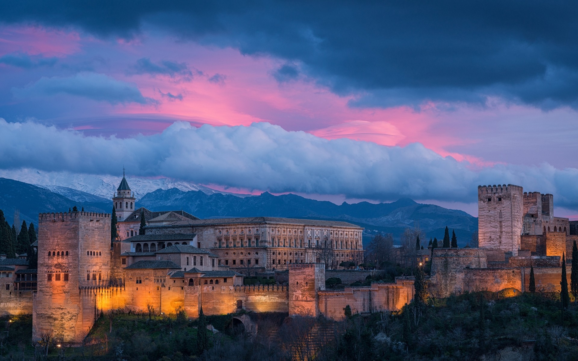 spanien architektur reisen stadt schloss abend haus gotisch dämmerung stadt alt im freien stadt himmel sonnenuntergang turm festung antike festung wahrzeichen alhambra nacht