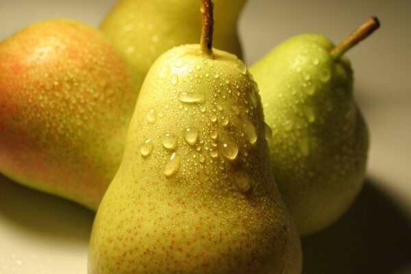 Poire mûre. Gouttelettes d eau