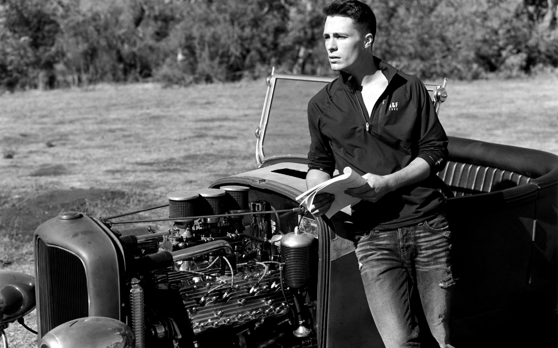 hommes voiture adulte homme un système de transport voiture monochrome portrait colton haynes acteur modèle