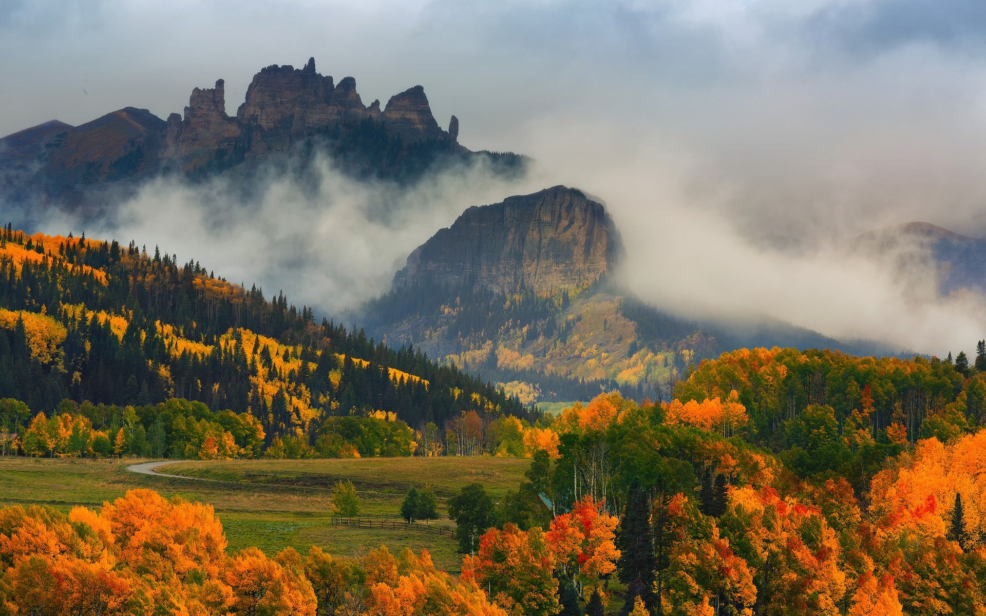 autunno autunno all aperto paesaggio natura viaggi montagna legno albero cielo scenico luce del giorno foglia nebbia tramonto alba colori autunnali colorado montagna