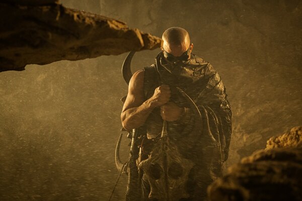 Las crónicas de Riddick en una tormenta de arena