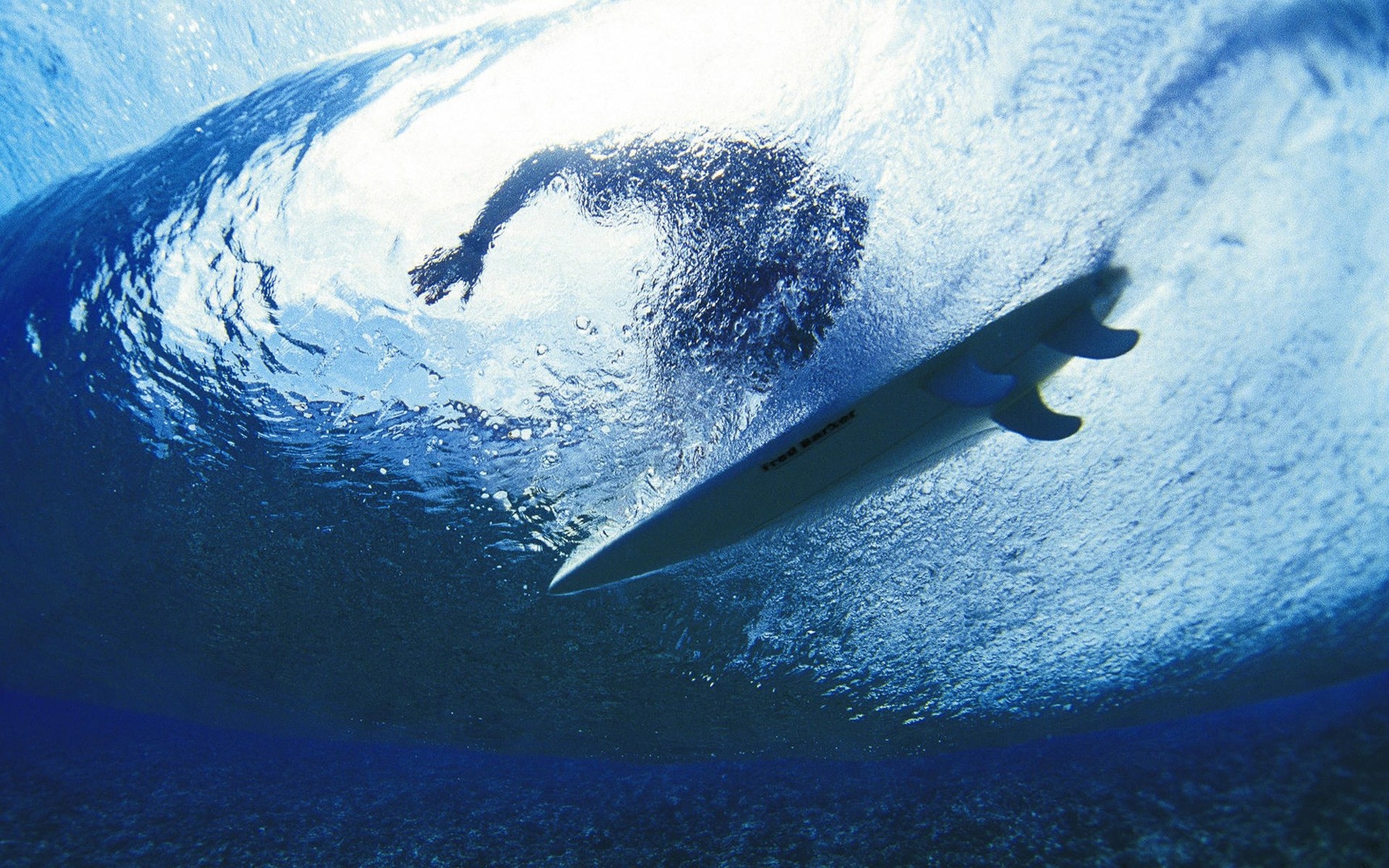 surf debaixo d água água oceano mar sozinho prancha onda