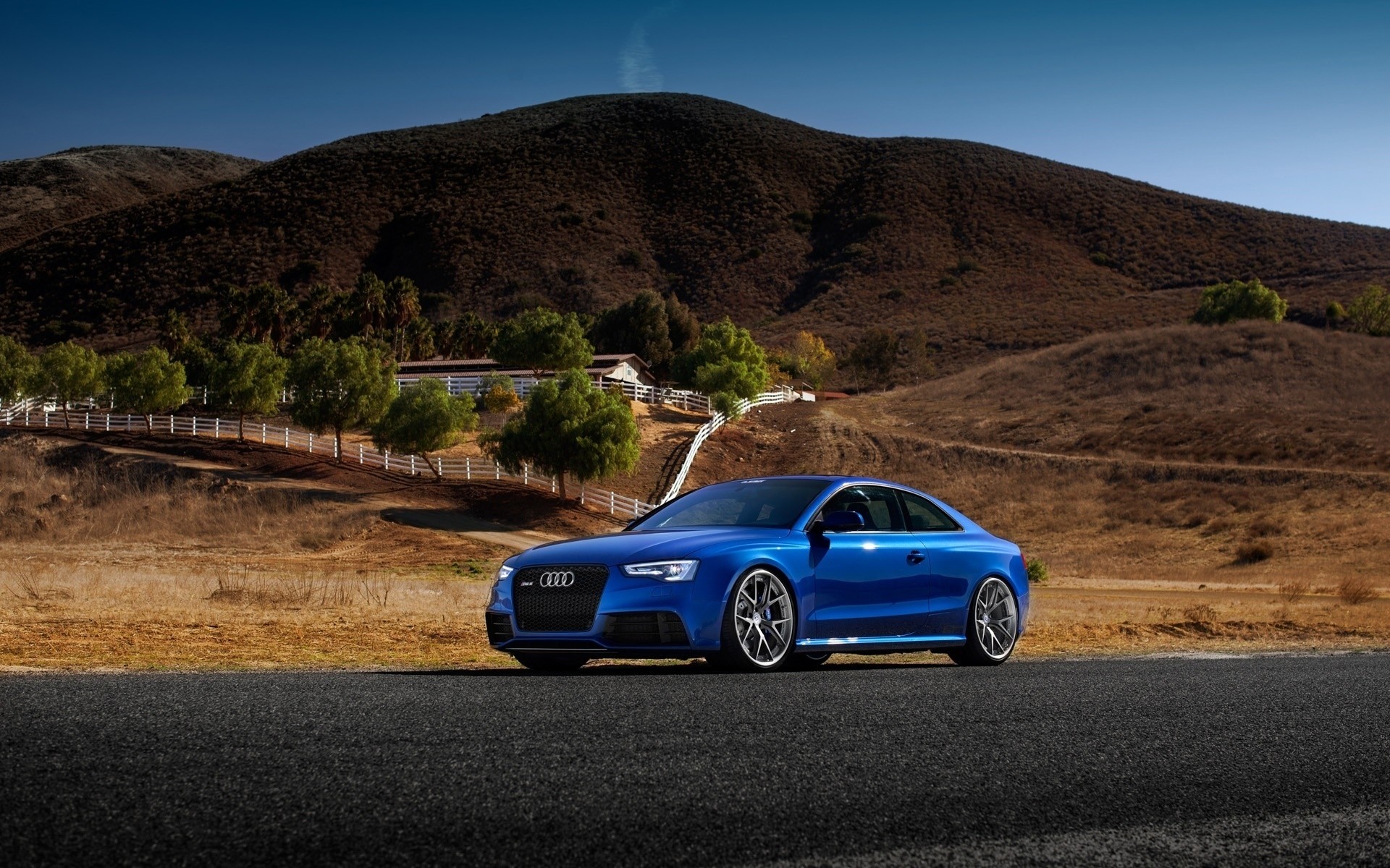 audi coche desierto negro carretera coche acera prisa sistema de transporte mediodía