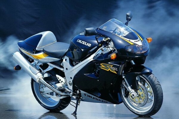 Foto della moto sportiva suzuki