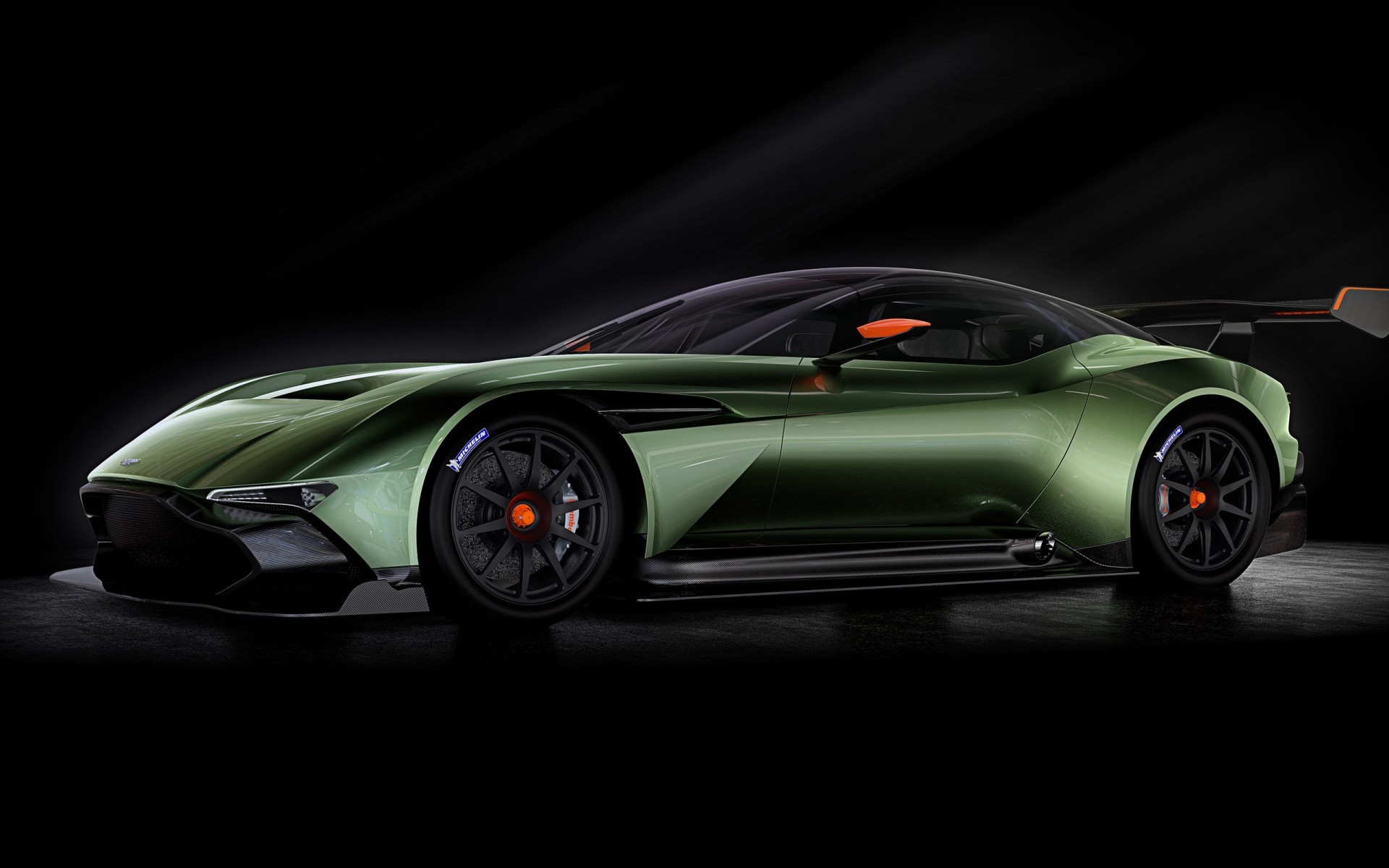 aston martin auto auto automobile nigella ruote veloce corsa asfalto coupé disco sistema di trasporto azione mezzogiorno fretta berlina marciapiede aston martin vulcano