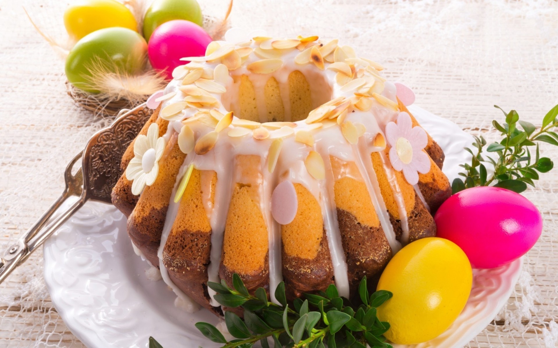 ostern essen lecker süß schokolade kuchen traditionell zucker urlaub schließen epicourt teller obst erfrischung dekoration lecker konditorei