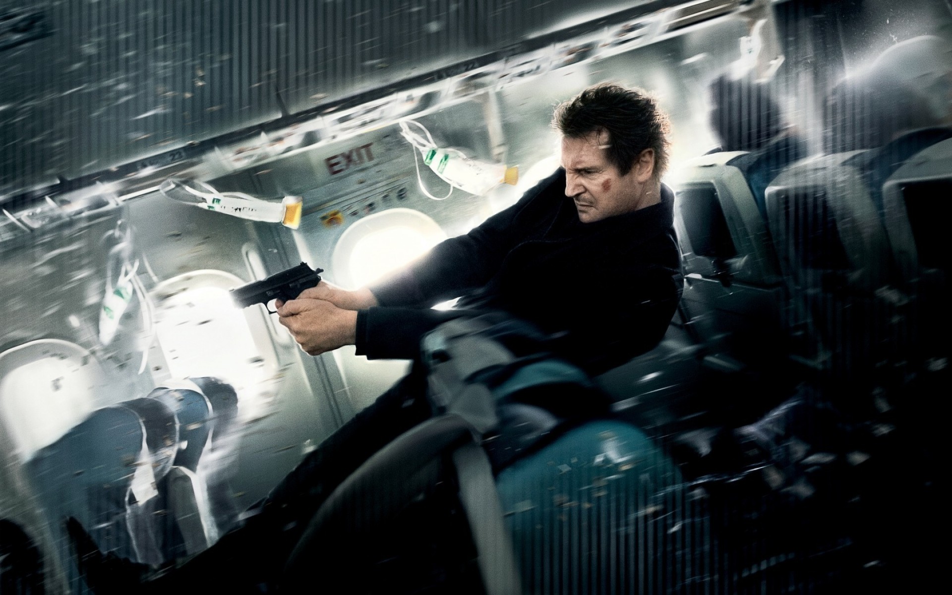 filmes sistema de transporte carro carro homem adulto avião dentro de casa janelas cidade sozinho avião rua trem borrão o negócio rápido suburbano viajar aeroporto sem parar liam neeson