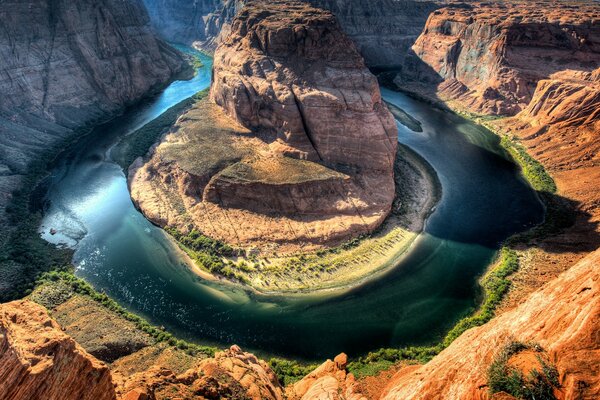 In the canyon , the peninsula is skirted by a river