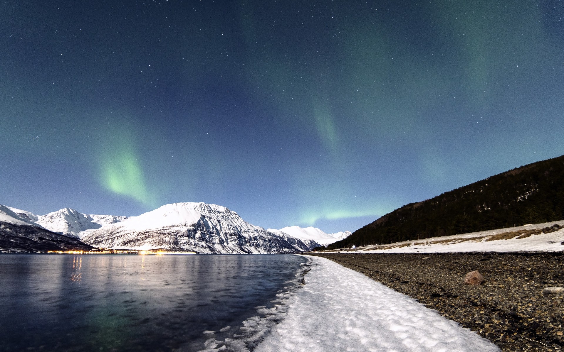 paysage neige montagnes paysage glace ciel hiver voyage lune nature aube froid coucher de soleil eau lac aurora borealis montagnes norvège lac