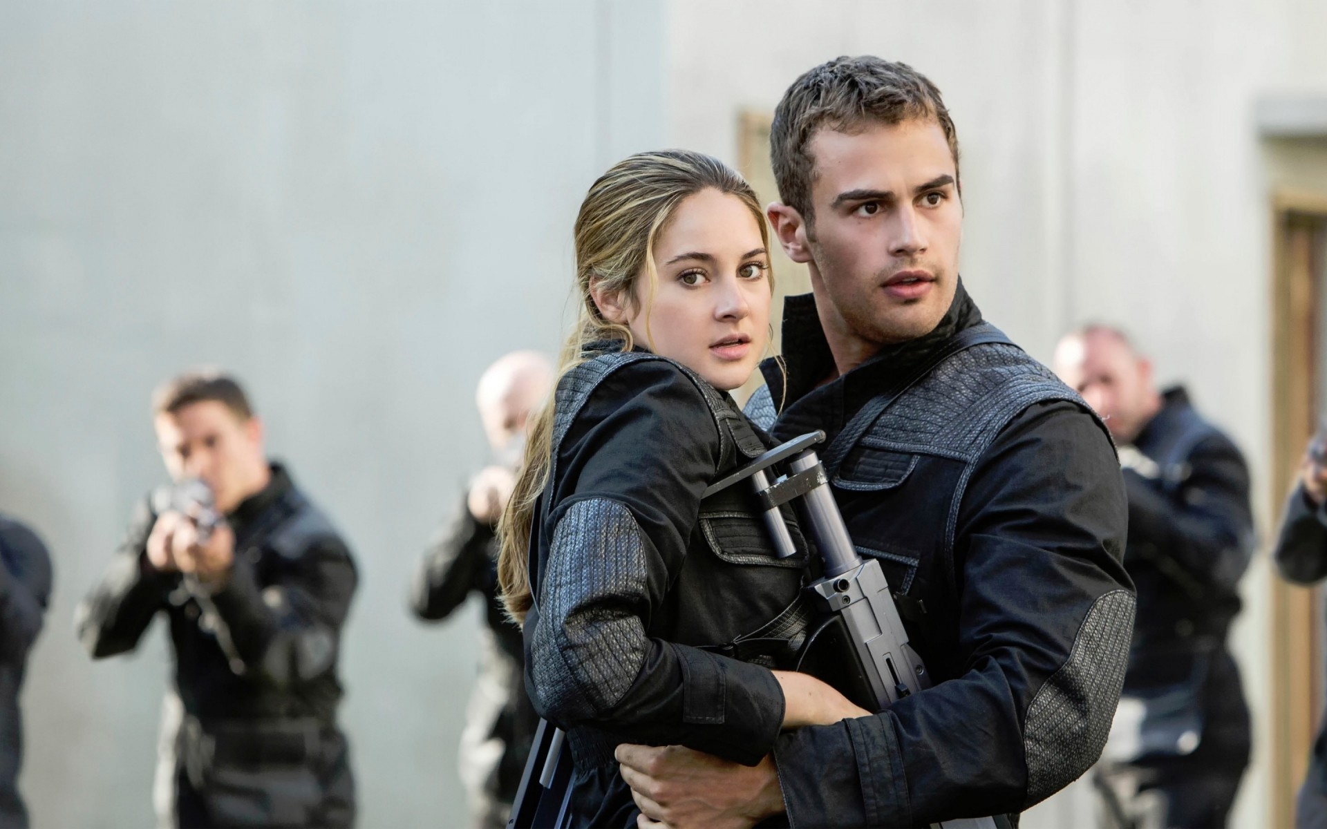 filmes homem grupo batalha mulher adulto crime retrato polícia arma shailene woodley theo james