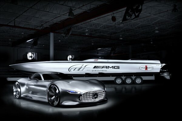 Auto mercedes-benz E yacht in mostra