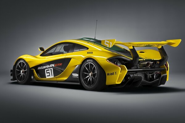 McLaren de course folle jaune