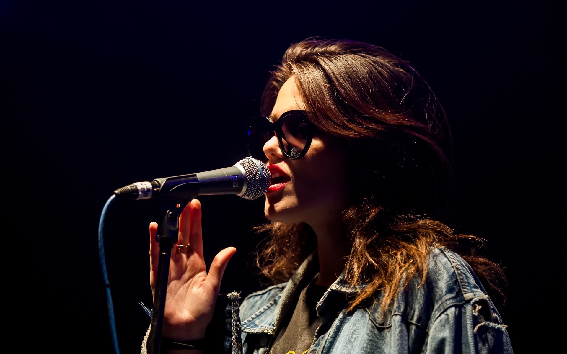 musicisti musica prestazioni concerto cantante musicista band festival adulto singolo microfono chitarra palcoscenico pop sky ferreira