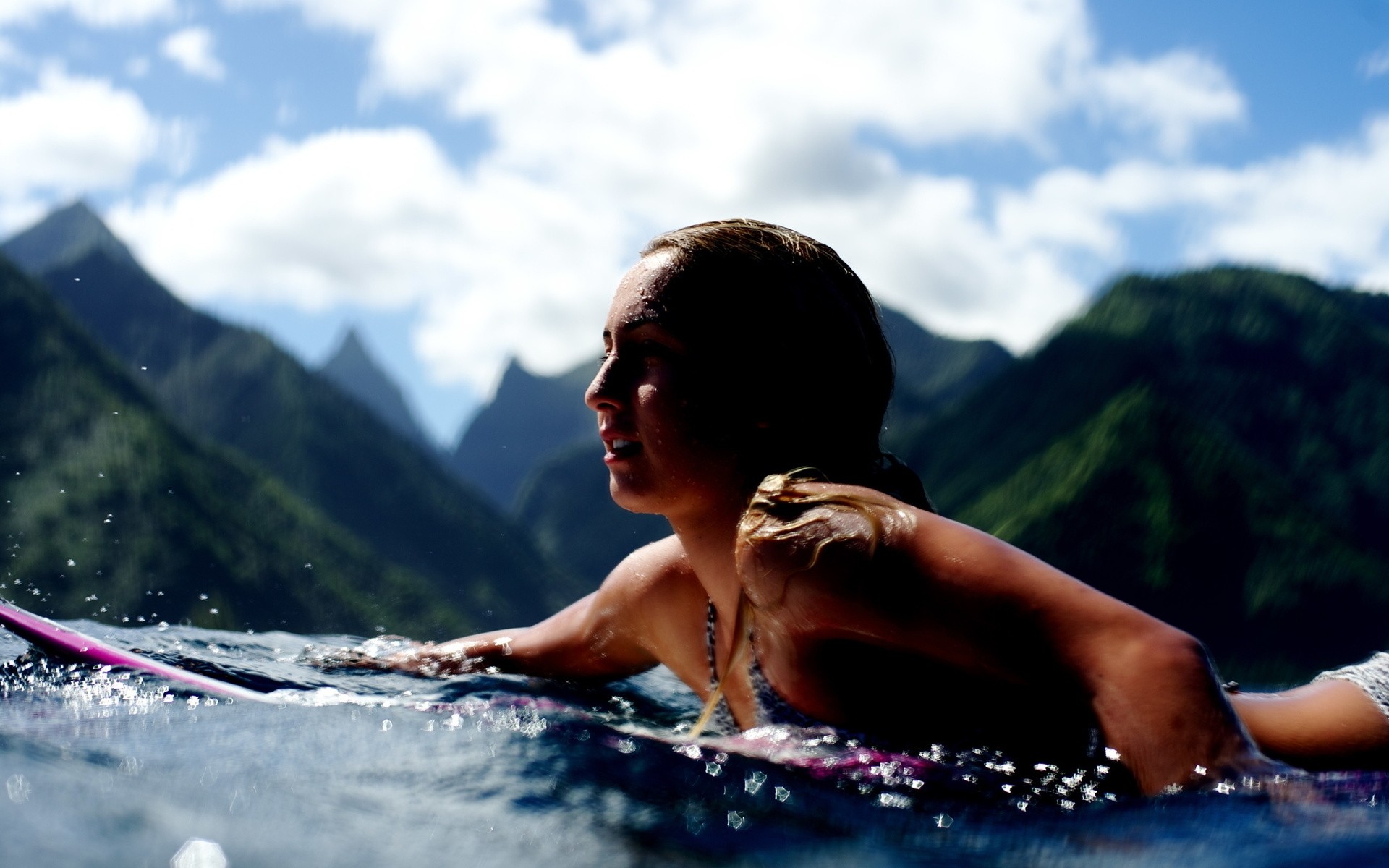 surf água menina férias viajar mulher verão sozinho férias ao ar livre mar férias adulto praia oceano natureza fofa montanha placa