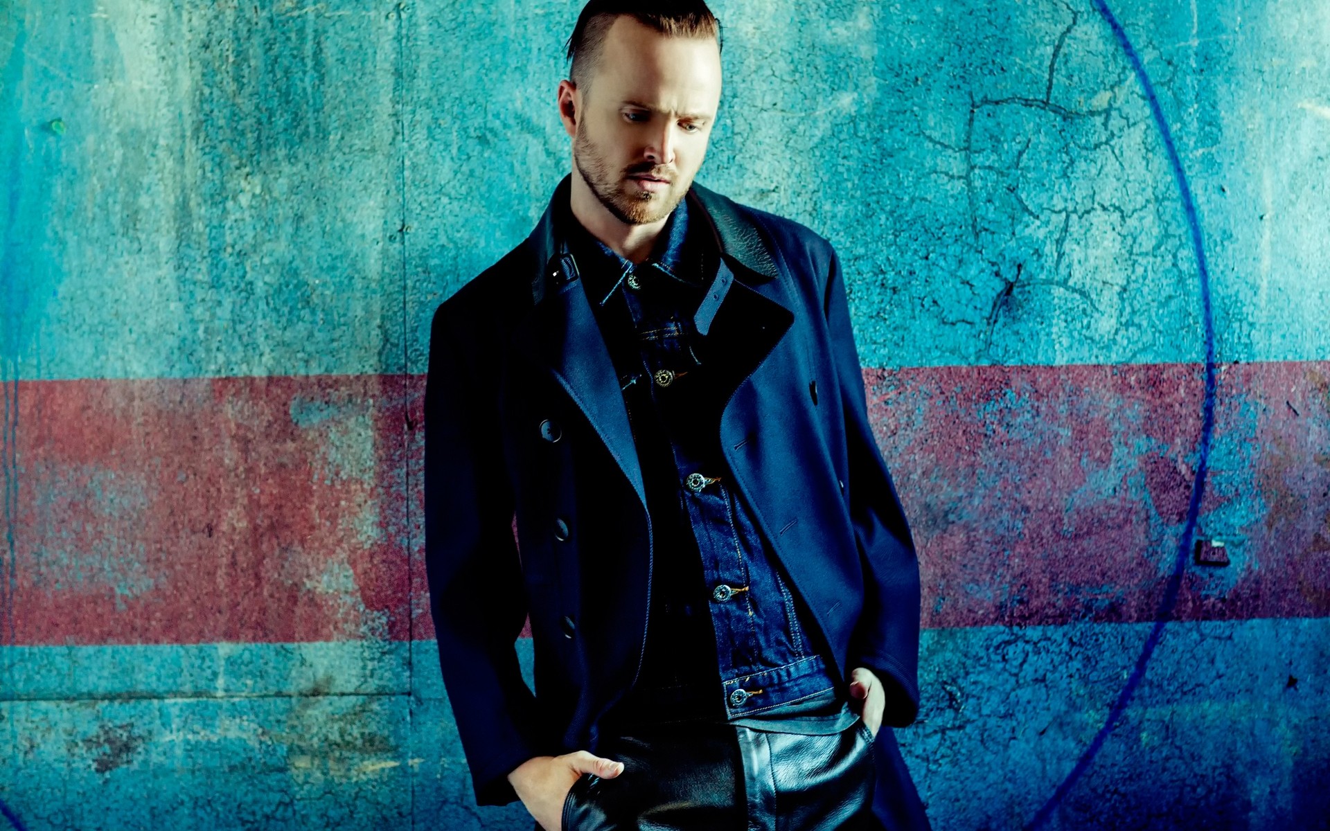 männer tragen ein mode porträt urban wand mann graffiti retro erwachsener aaron paul