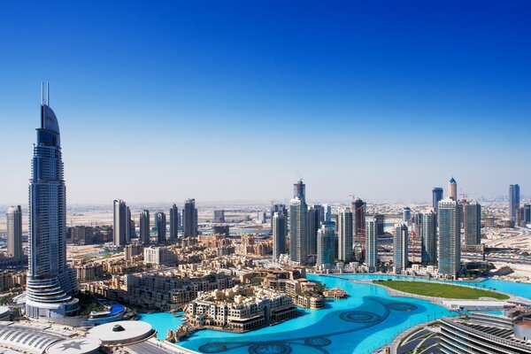Podróż do Zjednoczonych Emiratów Arabskich to podróż do miasta drapaczy chmur