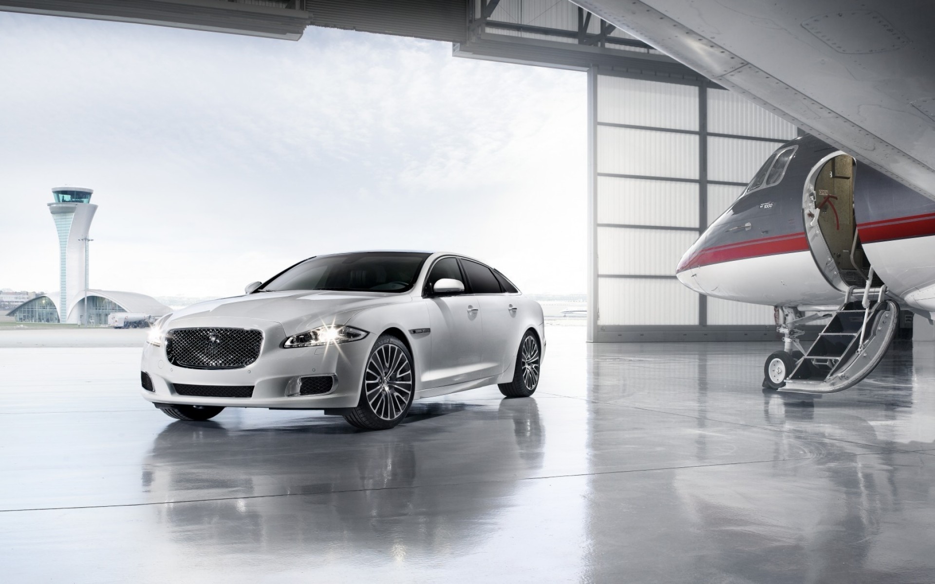 jaguar carro sistema de transporte carro aeroporto avião rápido viajar avião velocidade borrão o negócio asfalto ação internacional voar pressa jaguar xj