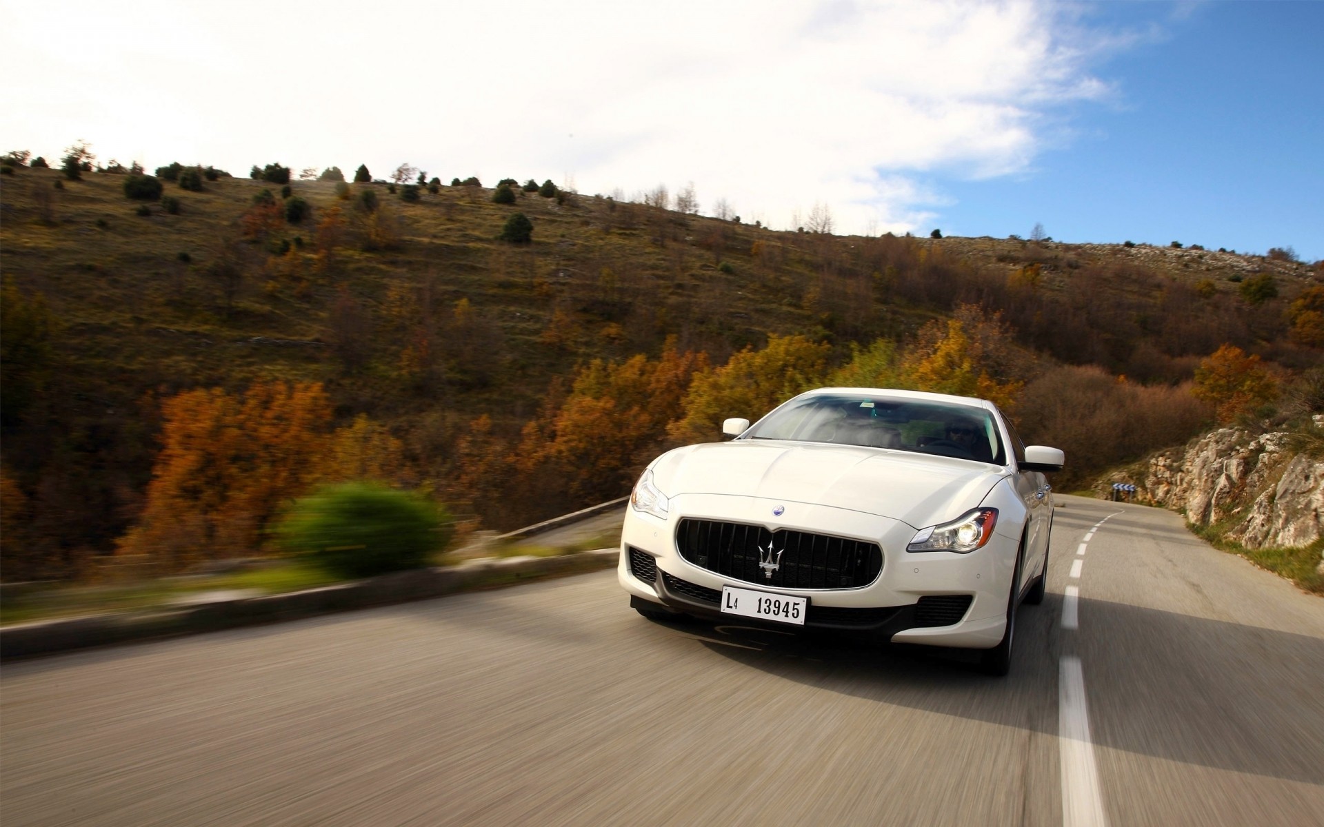 maserati coche carretera prisa asfalto viajes sistema de transporte negro acera coche desenfoque acción carretera maserati quattroporte