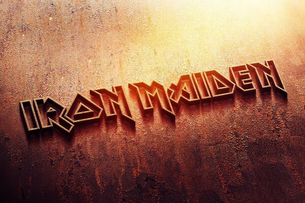 Rock retro, sello de Iron Maiden