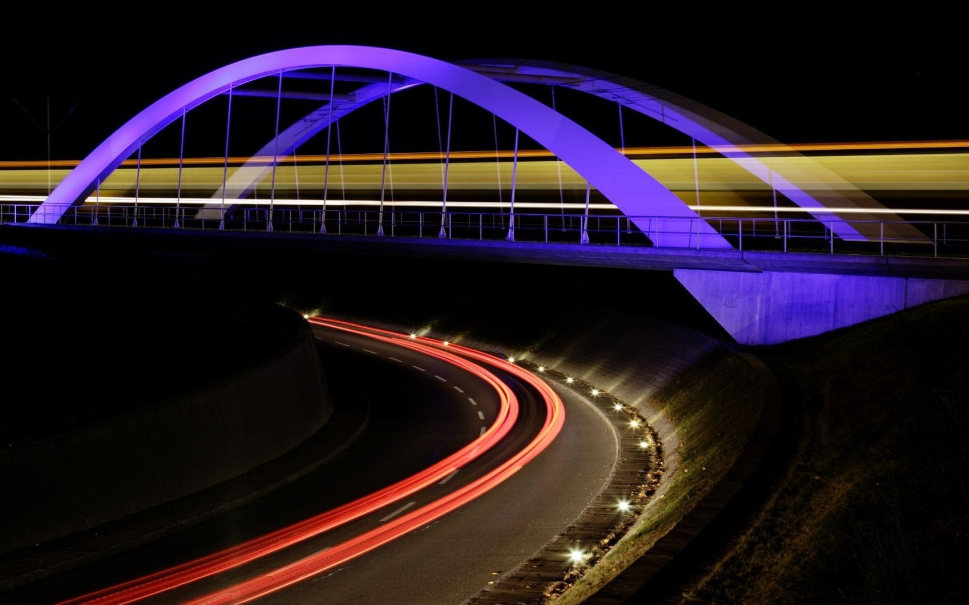 paesaggio sfocatura traffico sistema di trasporto autostrada strada veloce traffico moderno velocità ponte sera traffico corda luce notte luce città astratto