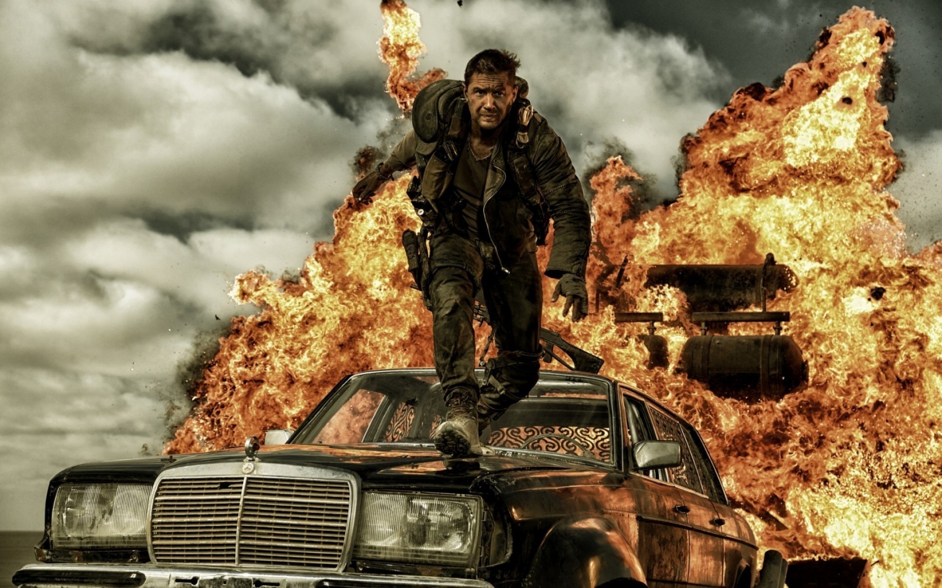 filmler araba araba alev ulaşım sistemi adam bir savaşlar yetişkin tehlike duman açık havada seyahat silahlar mad max tom hardy