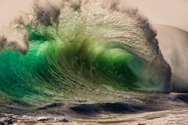 A large wave of emerald color