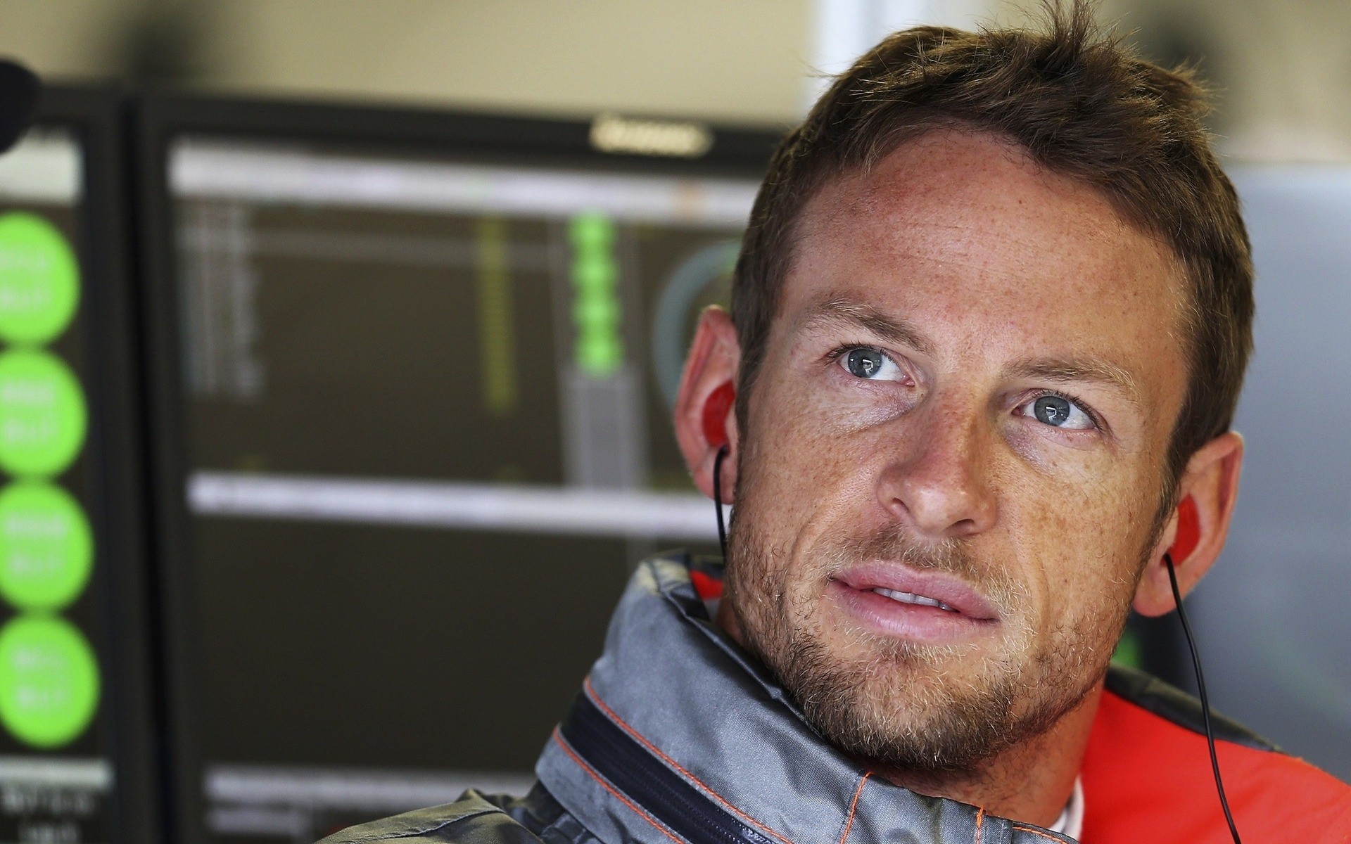 formuła 1 piłka nożna konkurs człowiek sport samochodowy portret mistrzostwa dorosły piłka nożna wyścigi jeden nosić indoor muzyka jenson button