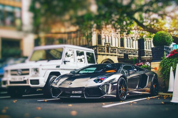 Belle voiture de sport dans la rue. Lamborghini