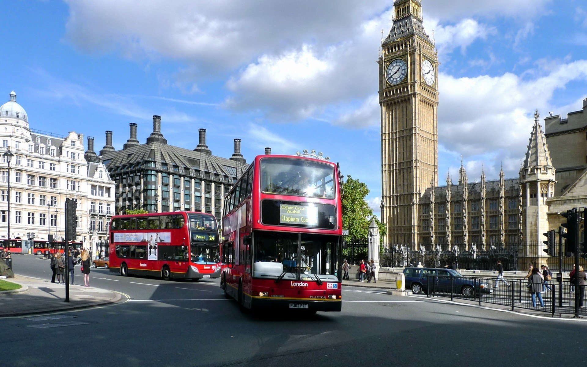 großbritannien reisen stadt architektur haus straße im freien verkehr straße bus transportsystem parlament städtisch sehenswürdigkeit tourismus auto uhr tageslicht himmel auto big ben traditionell fahren